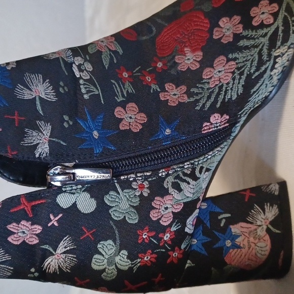 Vince Camuto, Festival Wonderland, Black, Red and Blue Brocade Ankle Bootie 6m - Picture 6 of 9